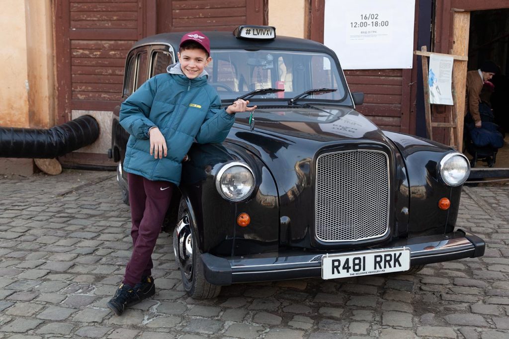 Члени Клубу ЗАЗ Козак на львівському блошиному ринку "TLUM & KRAM"