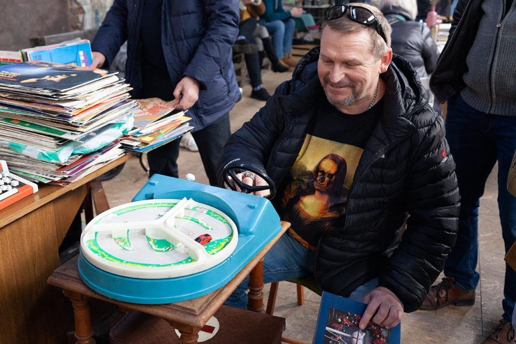 Члени Клубу ЗАЗ Козак на львівському блошиному ринку "TLUM & KRAM"