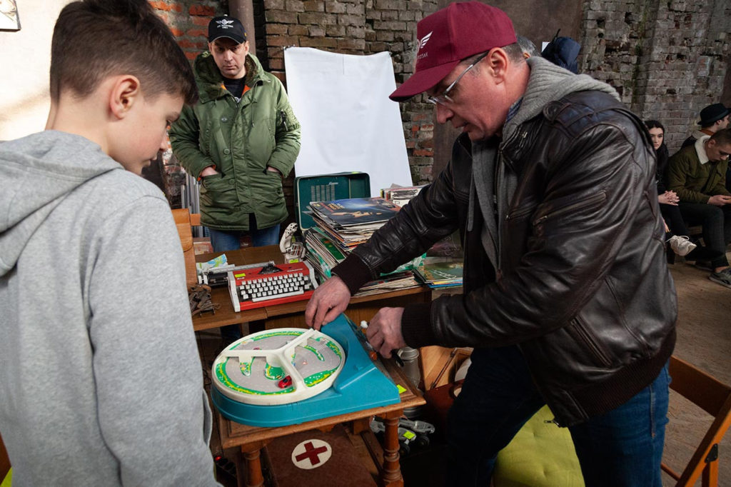 Члени Клубу ЗАЗ Козак на львівському блошиному ринку "TLUM & KRAM"