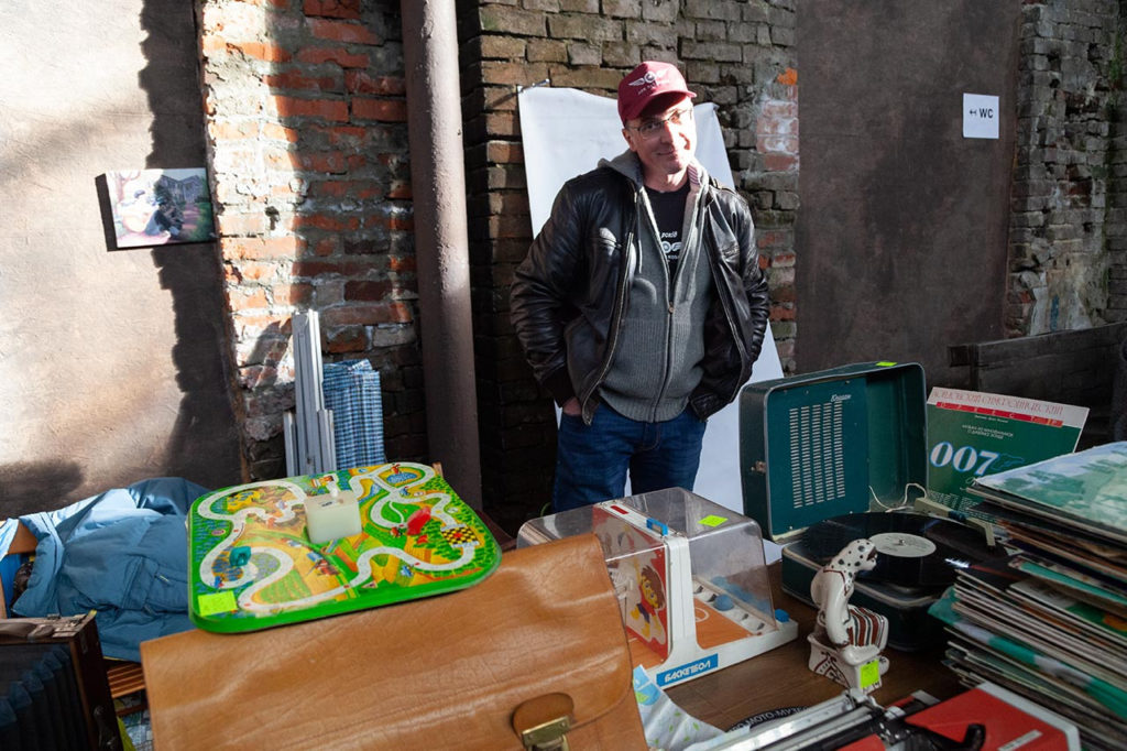 Члени Клубу ЗАЗ Козак на львівському блошиному ринку "TLUM & KRAM"