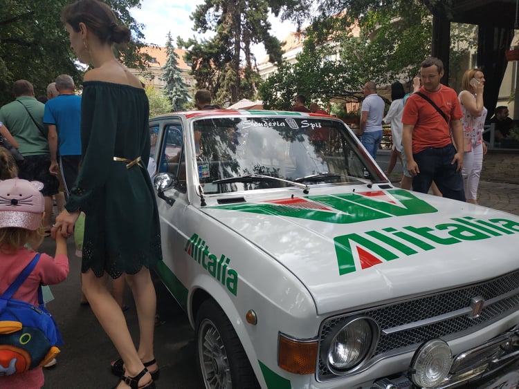 Учасники автопробігу "Земплінське ралі автоветеранів"