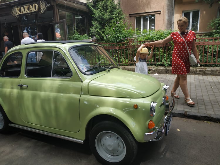 Учасники автопробігу "Земплінське ралі автоветеранів"