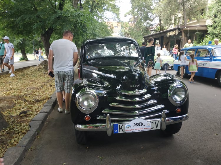 Учасники автопробігу "Земплінське ралі автоветеранів"