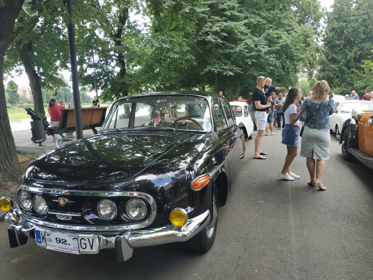 Учасники автопробігу "Земплінське ралі автоветеранів"