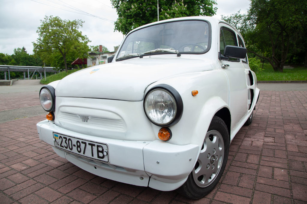 Учасники відкриття автомобільного сезону 2020 року клубу ЗАЗ Козак