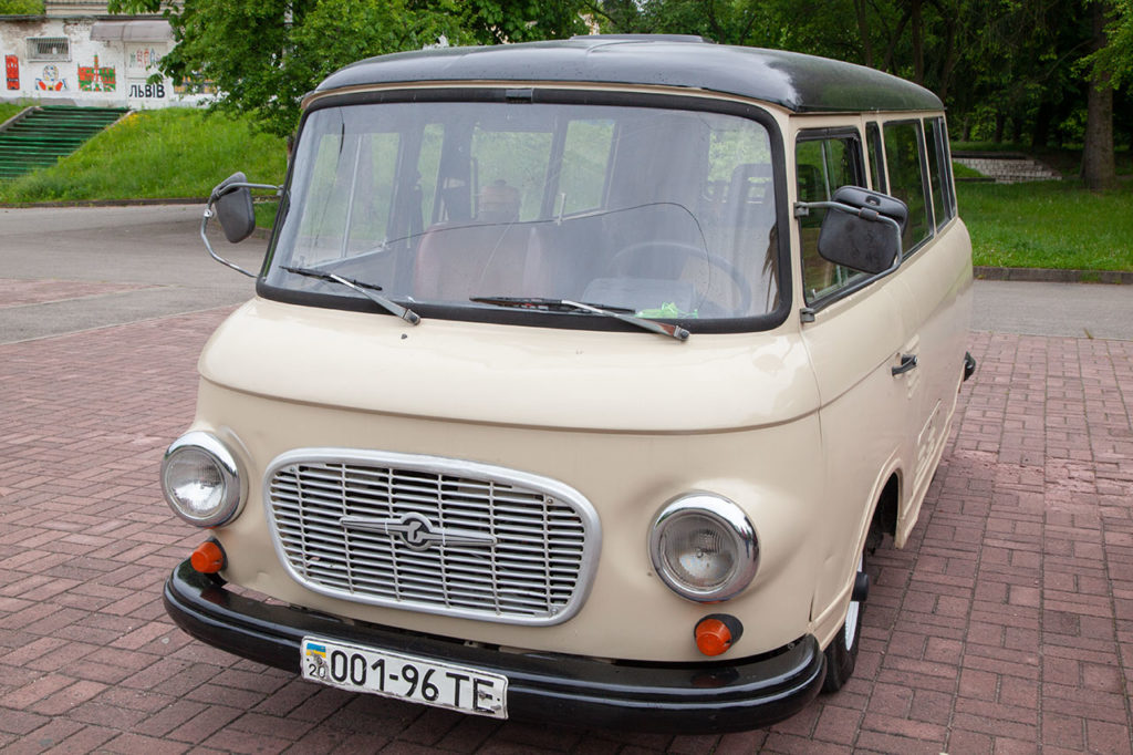 Учасники відкриття автомобільного сезону 2020 року клубу ЗАЗ Козак