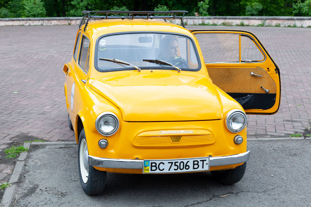 Учасники відкриття автомобільного сезону 2020 року клубу ЗАЗ Козак