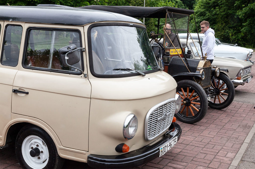 Учасники відкриття автомобільного сезону 2020 року клубу ЗАЗ Козак