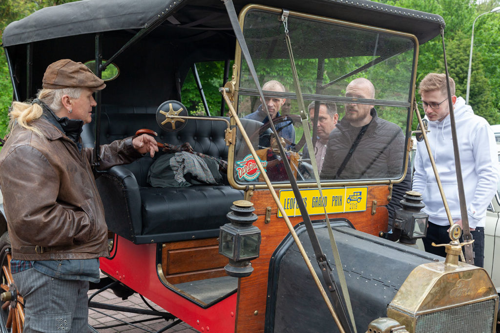 Учасники відкриття автомобільного сезону 2020 року клубу ЗАЗ Козак