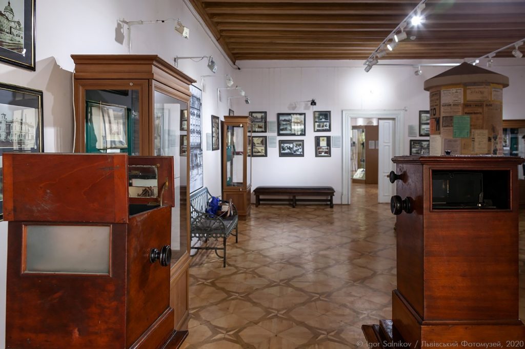 Експозиція виставки «Від оптичної ілюзії – до цифрової реальності»