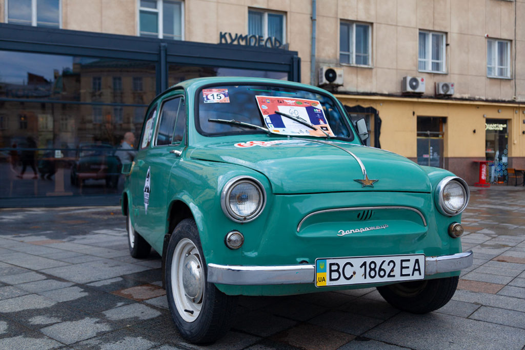 Запорожець ЗАЗ 965 біля квестової локації