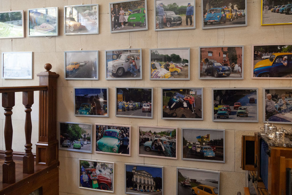 Експозиція виставки з нагоди 60-тилітнього ювілею Запорожця