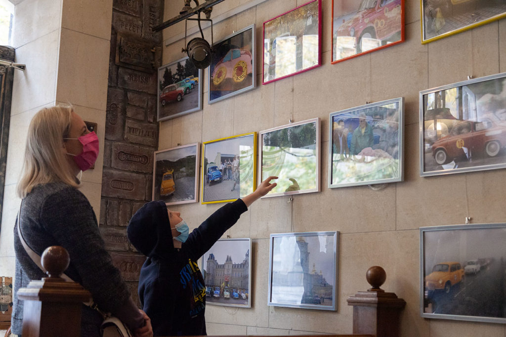 Експозиція виставки з нагоди 60-тилітнього ювілею Запорожця