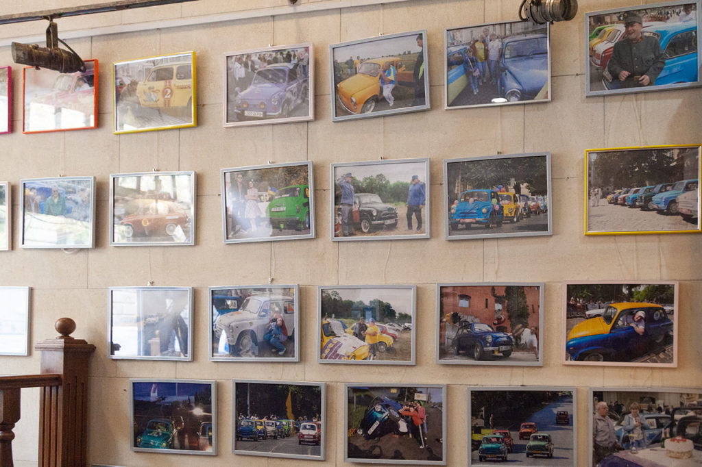 Експозиція виставки з нагоди 60-тилітнього ювілею Запорожця