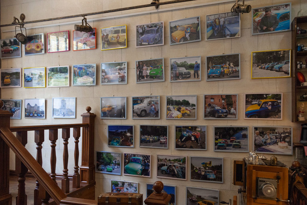 Експозиція виставки з нагоди 60-тилітнього ювілею Запорожця