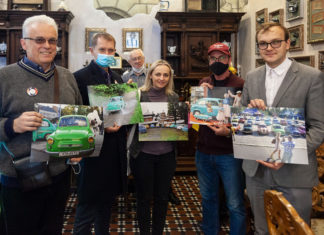 Унікальною фотовиставкою наш клуб розпочав святкування 60-тилітнього ювілею “Горбатого” Відкриття виставки з нагоди 60-тилітнього ювілею Запорожця