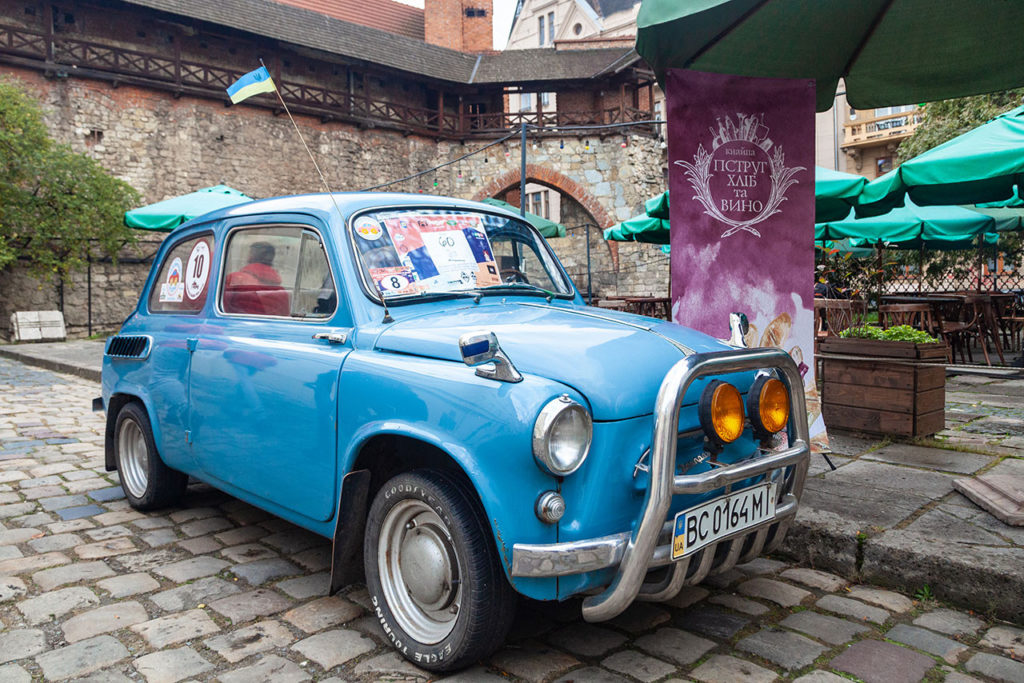 Запорожець ЗАЗ 965 біля квестової локації